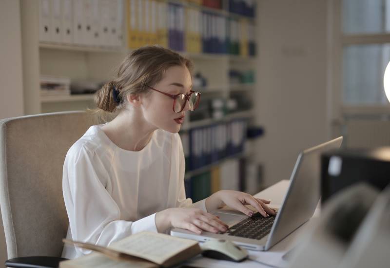 Look Abroad! offers information for your job search